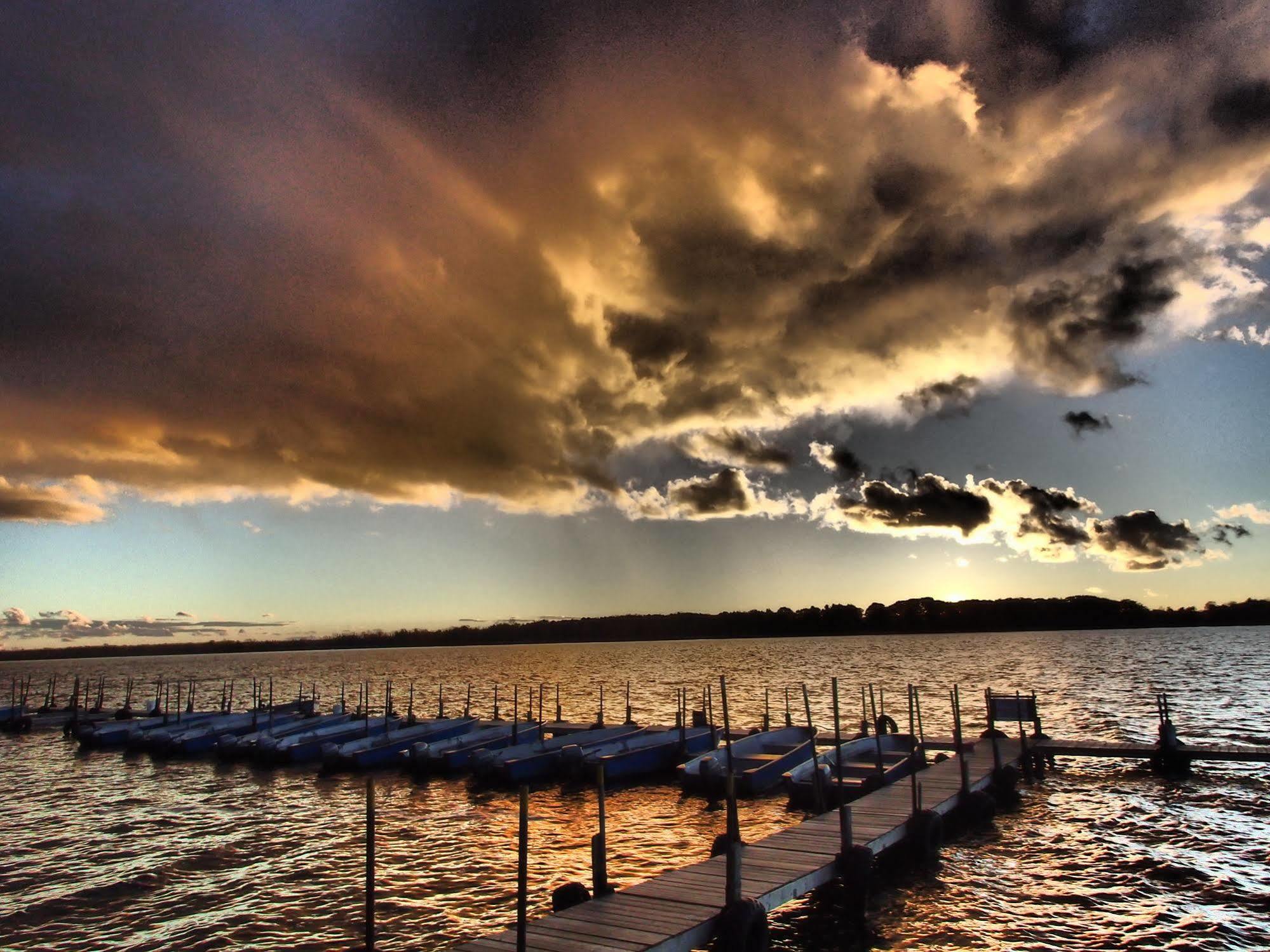 Lake Dalrymple Resort Lagoon City Zewnętrze zdjęcie