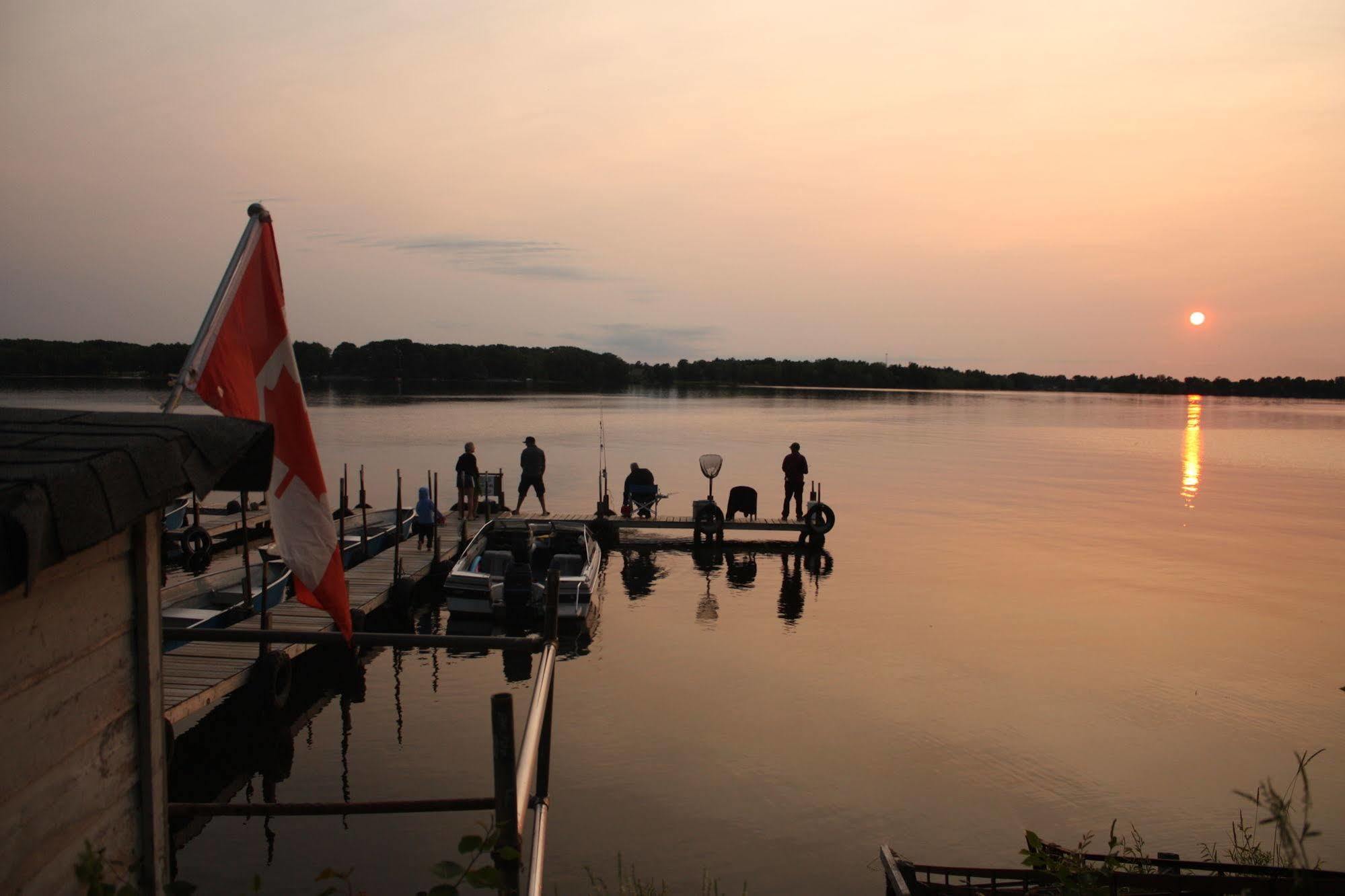 Lake Dalrymple Resort Lagoon City Zewnętrze zdjęcie
