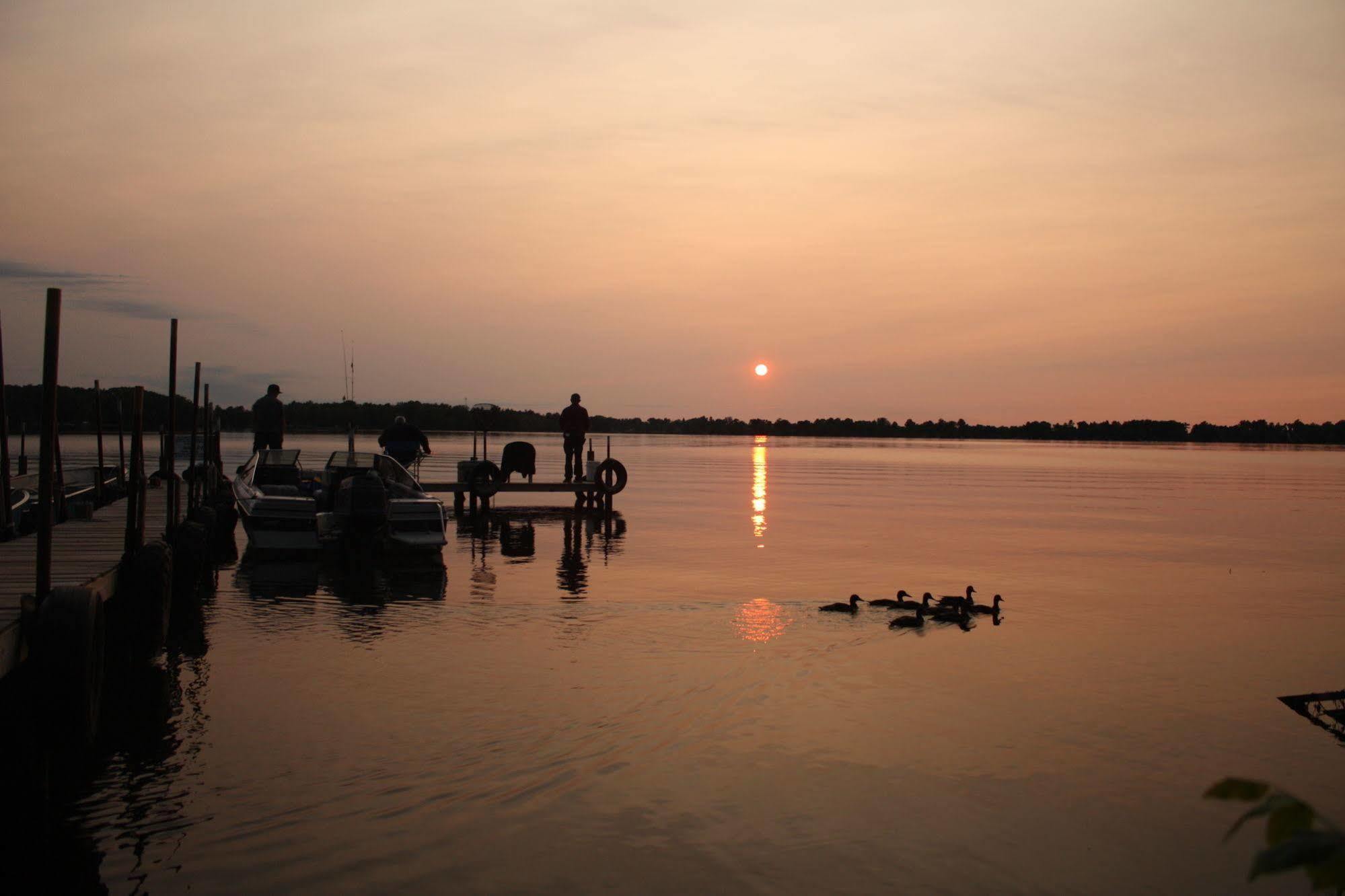 Lake Dalrymple Resort Lagoon City Zewnętrze zdjęcie